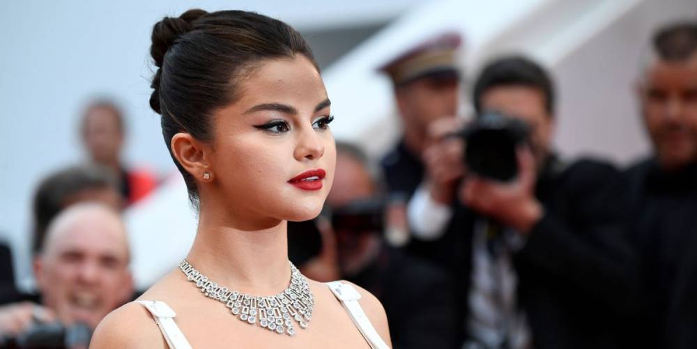 Selena Gomez Thinks Instagram Is ‘Destroying' Some of Her Generation - www.harpersbazaar.com