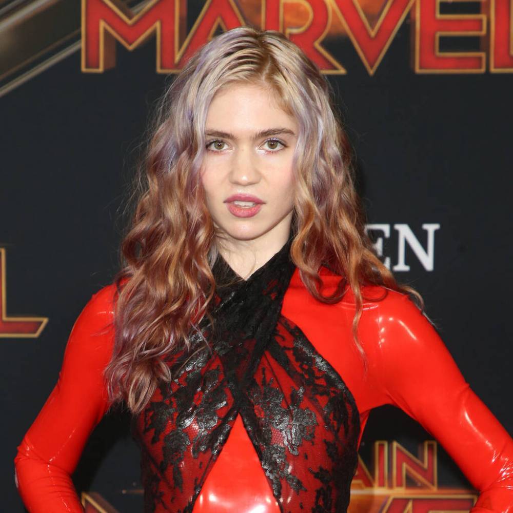 Grimes pleased her hair is growing back after years of bleaching - www.peoplemagazine.co.za