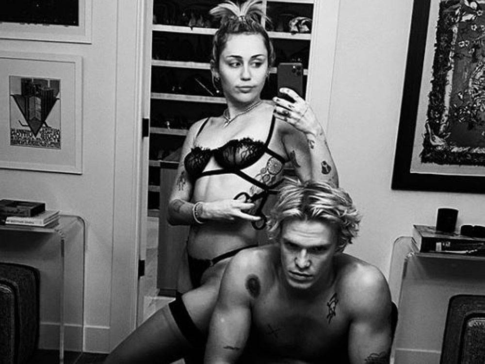 Sexy Time! Miley Cyrus dresses up in racy black lingerie for date night with Cody Simpson - torontosun.com