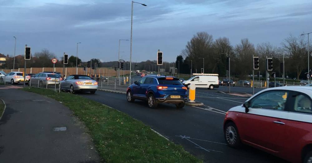 Broken traffic lights and yet more flooding - another day of problems on the A555 Airport Relief Road - www.manchestereveningnews.co.uk