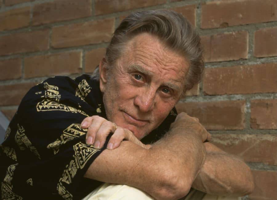 Why Kirk Douglas was a changed man after surviving a fatal helicopter crash - evoke.ie