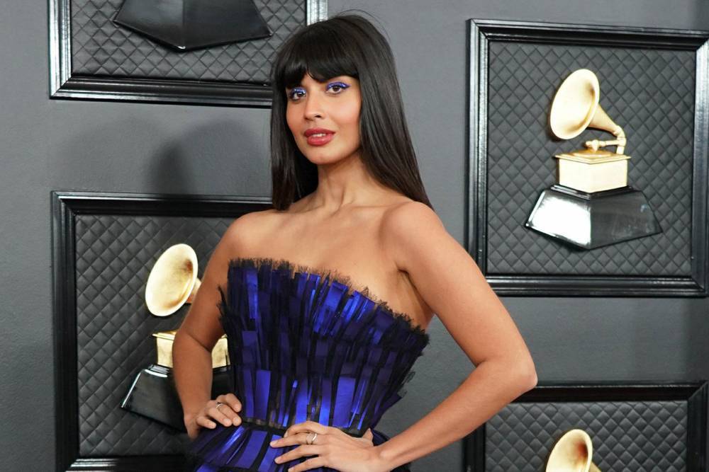 Jameela Jamil quits Twitter after announcing she’s queer - www.hollywood.com