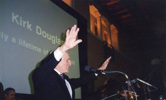 Kirk Douglas, Hollywood Legend Dies at Age 103 - www.hollywoodnews.com - USA