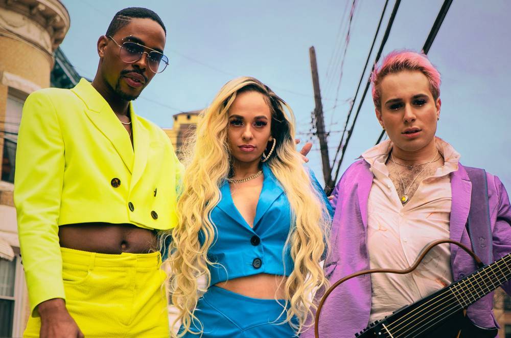 Fab the Duo Enlist Mariahlynn to Help You Embrace the Single Life in 'No Prince Charming' Video: Watch - www.billboard.com - New York