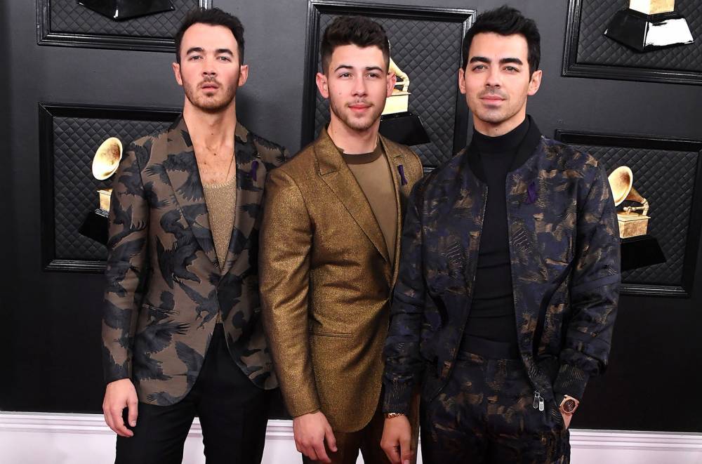 Jonas Brothers Tease New Music, Plus How Joe &amp; Kevin Totally Missed the Spinach in Nick's Teeth at Grammys - www.billboard.com