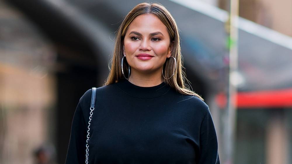 Chrissy Teigen Had a Savage Response to Claims She Photoshopped Her Butt - stylecaster.com