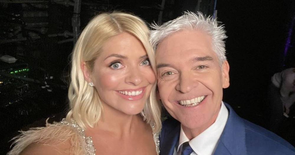 Holly Willoughby breaks silence after Phillip Schofield reveals he is gay - www.dailyrecord.co.uk