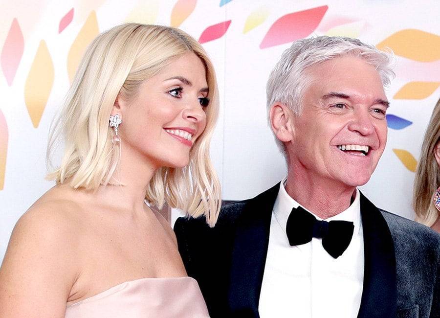 Holly Willoughby leads messages of support for Phillip Schofield coming out - evoke.ie