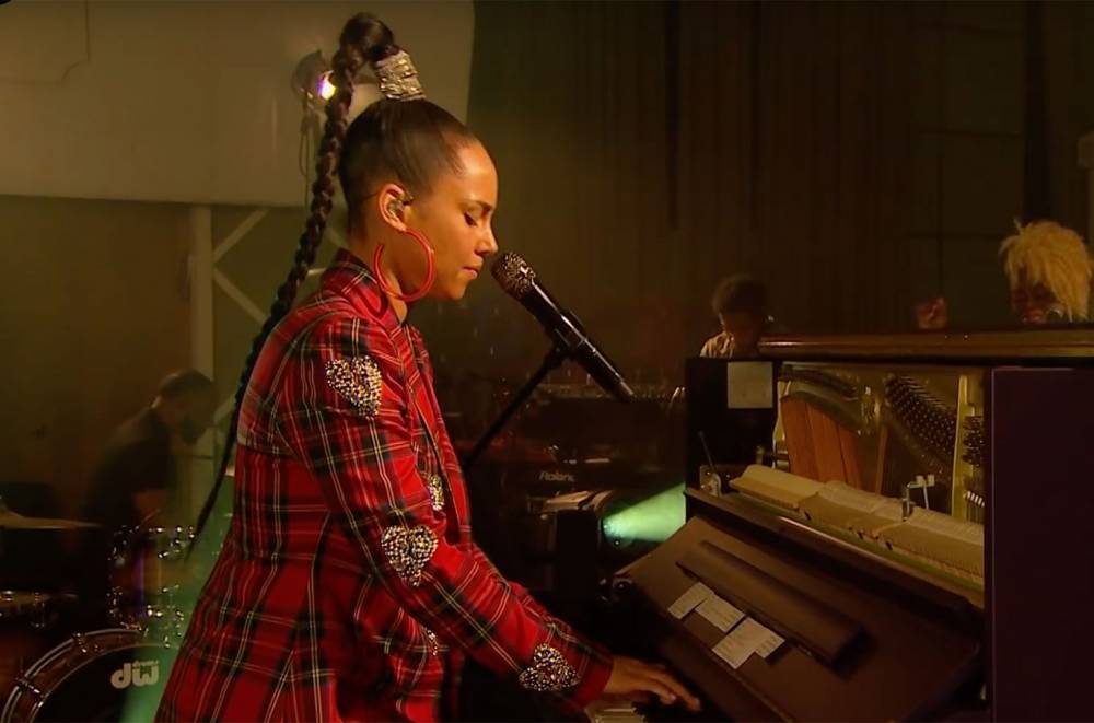 Watch Alicia Keys Soul Slide All Over Billie Eilish's 'Everything I Wanted' - www.billboard.com