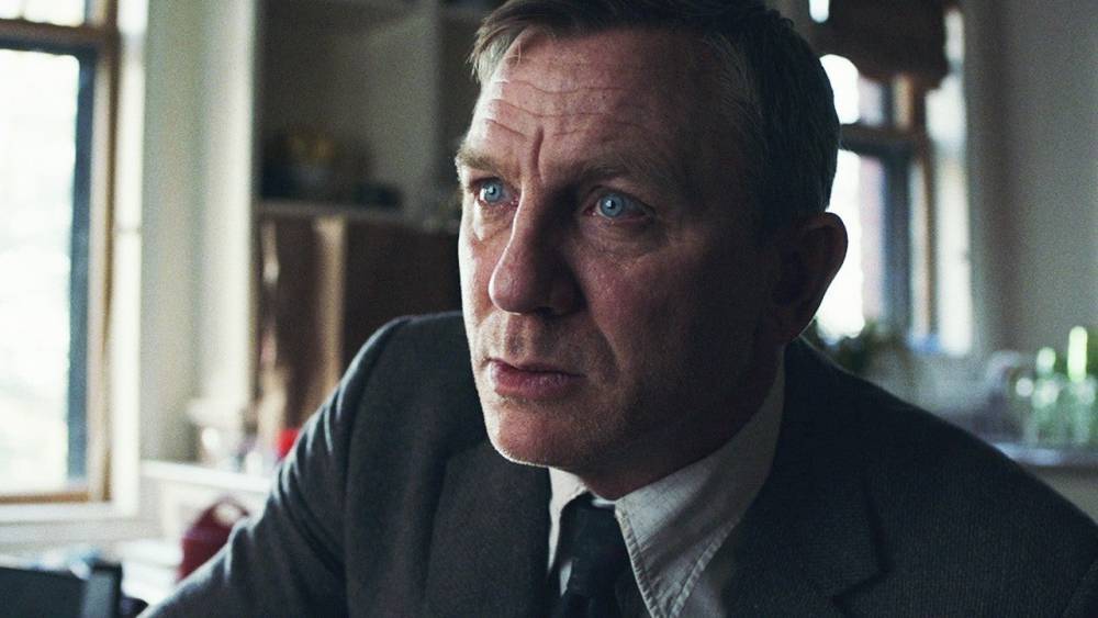 Daniel Craig Discovers Another Thrombey Family Secret in This 'Knives Out' Deleted Scene (Exclusive) - www.etonline.com
