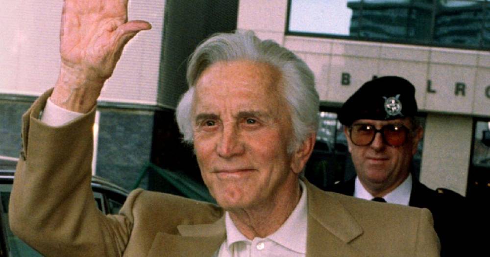 Kirk Douglas waived £57k fee to speak at Scottish charity dinner and sang I belong to Glasgow - www.dailyrecord.co.uk - Scotland - New York