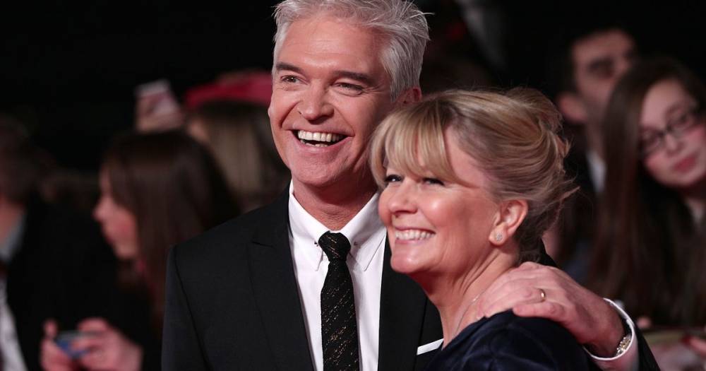 Phillip Schofield's wife 'absolutely shattered' by him coming out as gay - www.manchestereveningnews.co.uk