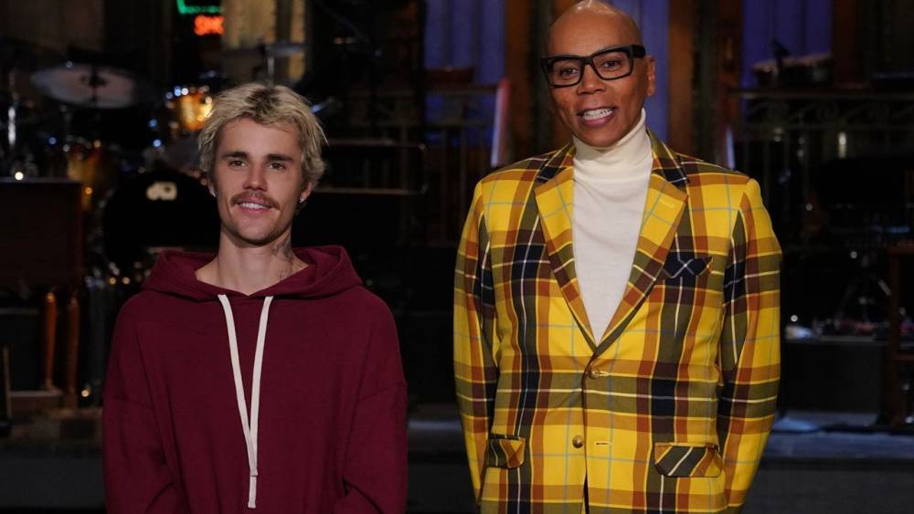 Justin Bieber Brings 'Yummy' New Singles to 'Saturday Night Live' Stage in First Appearance Since 2013 - www.etonline.com