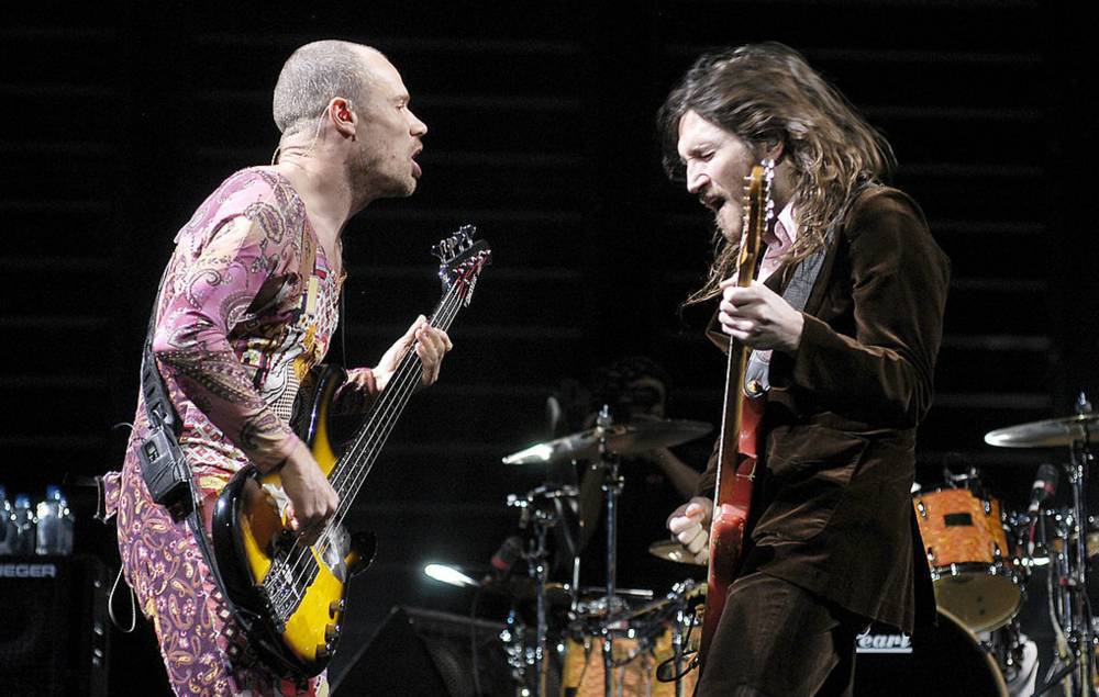 Watch Red Hot Chili Peppers perform with John Frusciante for first time in 12 years - www.nme.com