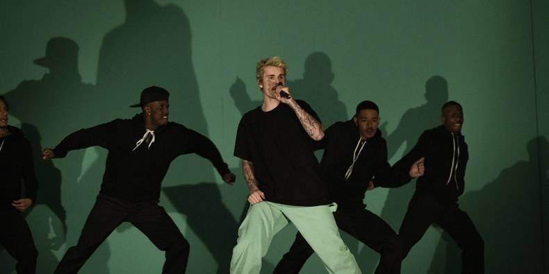 Watch Justin Bieber Perform “Yummy” on SNL - pitchfork.com