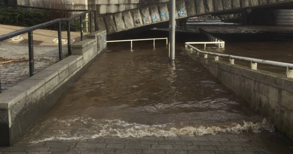River Clyde bursts its banks in Glasgow as Storm Ciara floodwaters continue to rise - www.dailyrecord.co.uk - Scotland