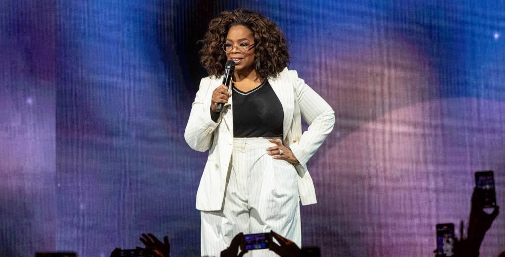 Oprah Winfrey Falls On Stage While Talking About Balance - www.justjared.com - Los Angeles