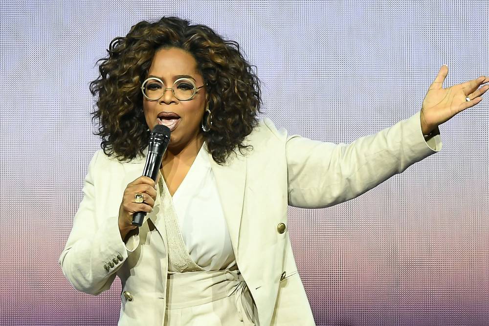 Oprah Winfrey Takes A Tumble Onstage While Talking About ‘Balance’ - etcanada.com - Los Angeles