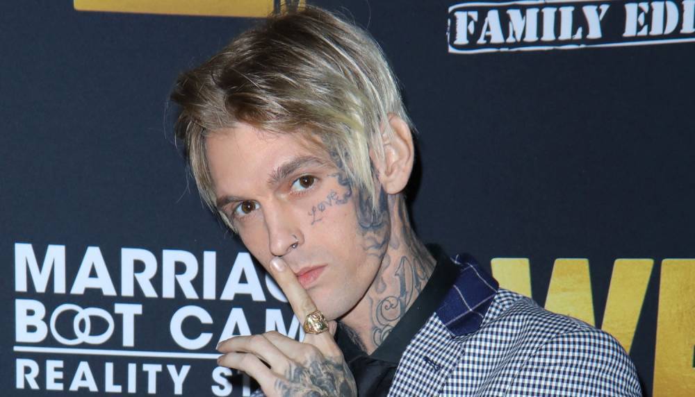 Aaron Carter Gifted Merch to Drive Thru Cashier, But She Had No Clue Who He Was (Video) - www.justjared.com