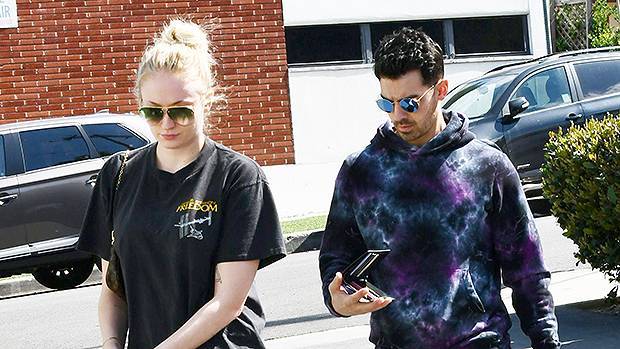 Sophie Turner Walks Dog With Joe Jonas In Baggy T-Shirt Leggings After Pregnancy Reports — Pic - hollywoodlife.com