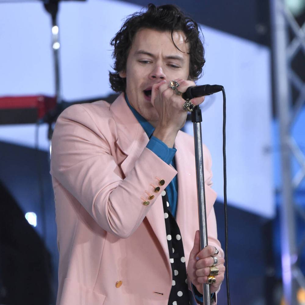 Harry Styles regrets ‘playing it safe’ on debut solo album - www.peoplemagazine.co.za