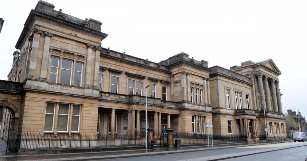Teen yob jailed after violent street robbery in Paisley - www.dailyrecord.co.uk