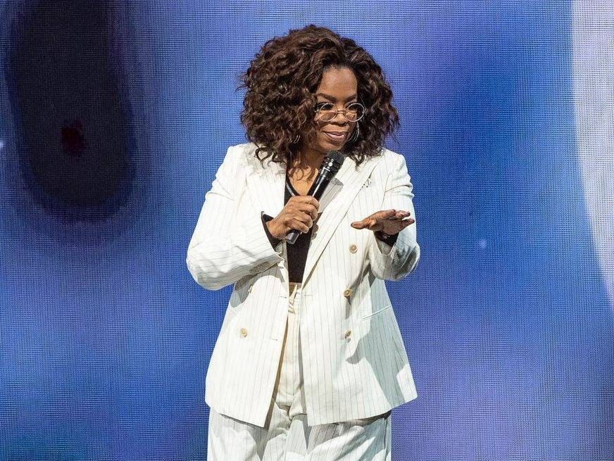 Oprah Winfrey suffers onstage fall while preaching the importance of 'balance' - torontosun.com - Los Angeles - California
