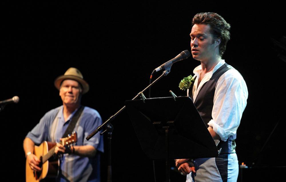 Rufus Wainwright says he and father Loudon “almost killed each other” - www.nme.com
