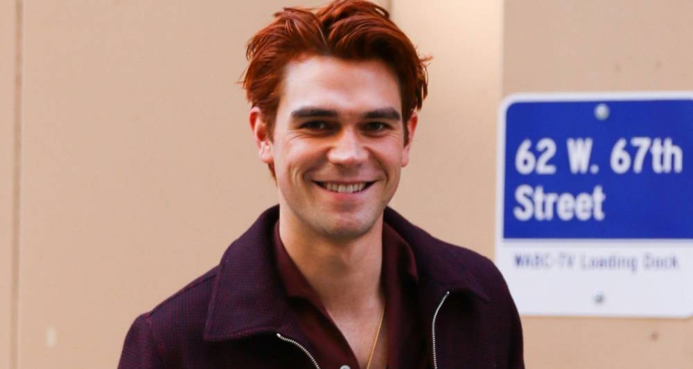 KJ Apa Used to Busk on the Streets of New Zealand Growing Up - www.justjared.com - New Zealand - New York