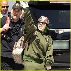 Billie Eilish Waves Back To Fans While Arriving Ahead of Miami Concert - www.justjared.com - Britain - USA - Miami - Florida - Germany - state Nebraska