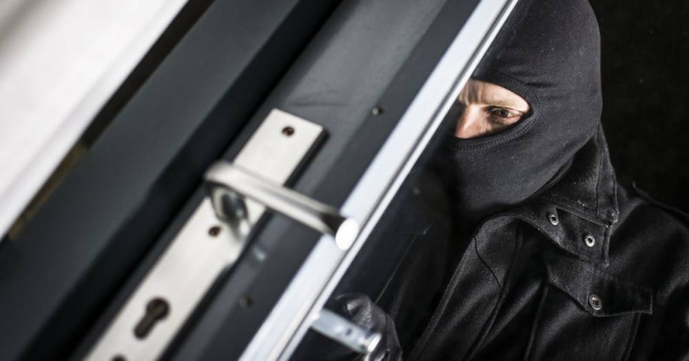 Police reveal new tactic burglars are using to target homes in Salford - www.manchestereveningnews.co.uk