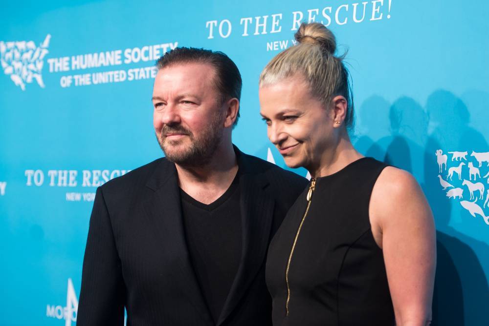 Ricky Gervais & Wife Jane Fallon Say Goodbye To Beloved Cat Ollie, 16 - etcanada.com