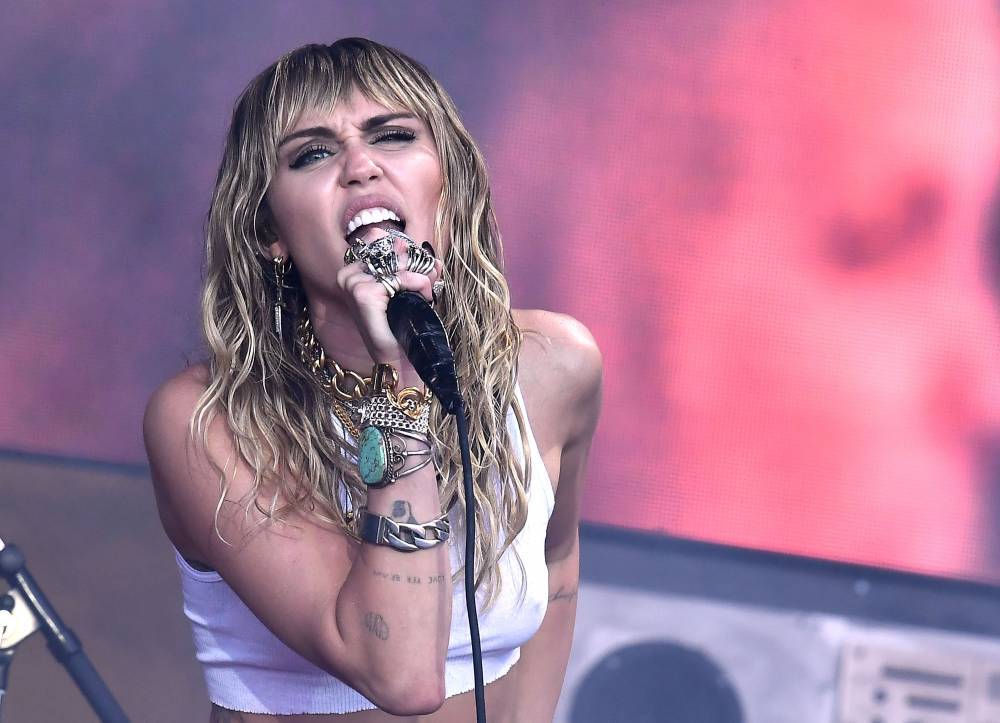Miley Cyrus Pulls Out Of World Tour Bushfire Relief Benefit Concert In Australia Amid Coronavirus Outbreak - etcanada.com - Australia - city Melbourne