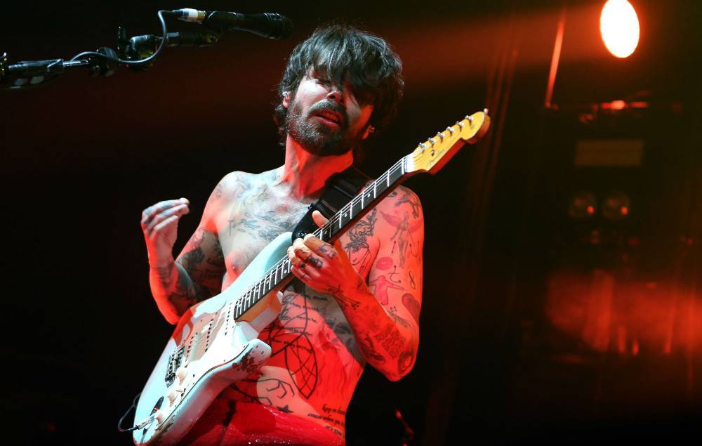 Biffy Clyro’s Simon Neil was warned about hearing loss by The Who - www.nme.com