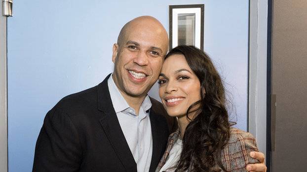 Rosario Dawson and Cory Booker Have Endorsed Two Different Presidential Candidates - flipboard.com