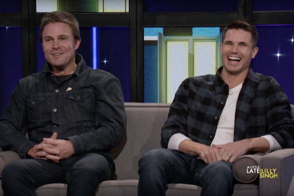 Robbie Amell Reveals He Used Stephen Amell’s ID To Get Into Clubs When He Was Underage - etcanada.com