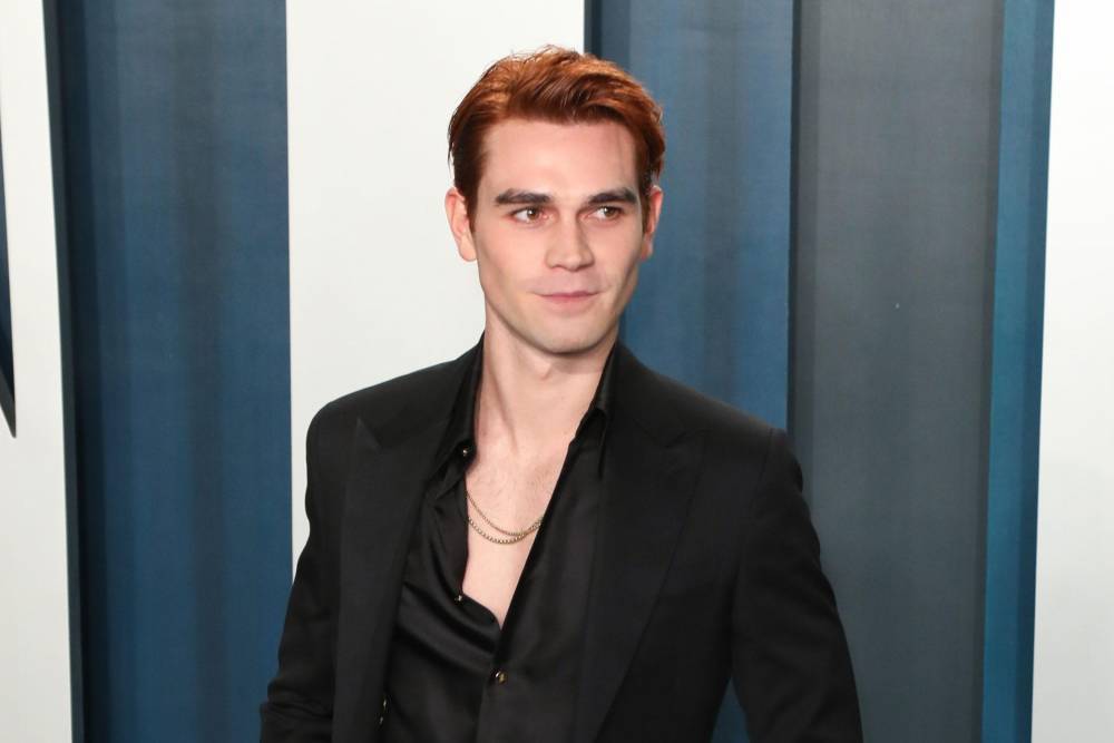 KJ Apa: ‘Everything changed when Luke Perry died’ - www.hollywood.com - county Andrews