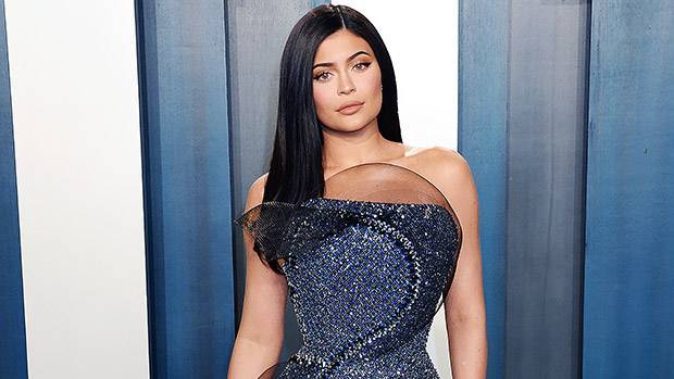Kylie Jenner Shows Off Her Curves Straightened Honey Blonde Hair In Sexy New Pic - hollywoodlife.com