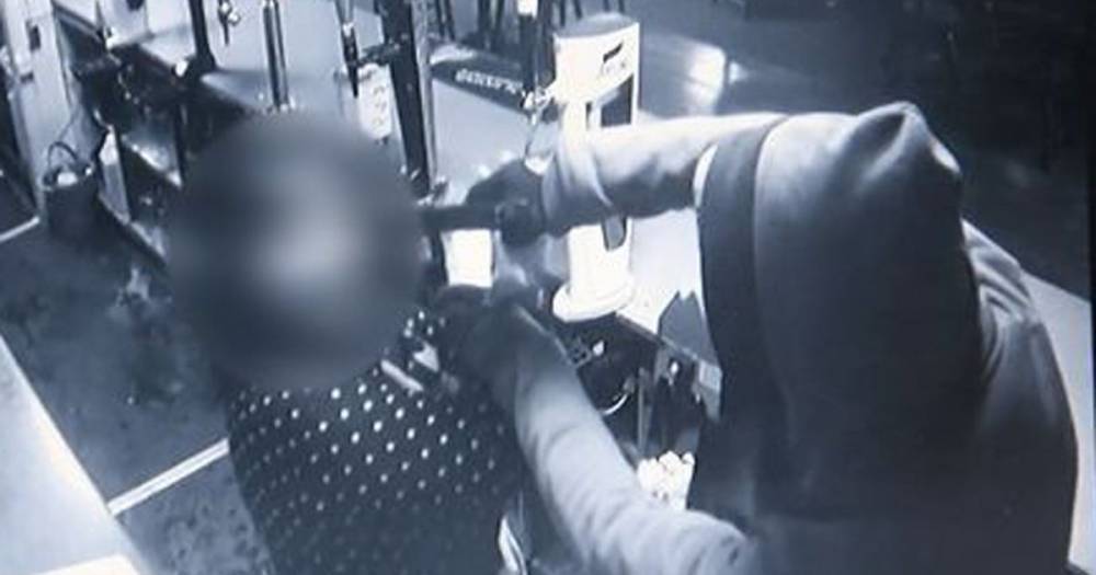 Bungling gunman hugs barmaid after she recognises him during robbery caught on CCTV - www.dailyrecord.co.uk
