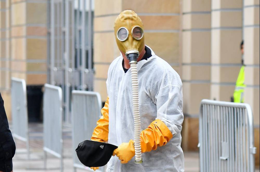 Howie Mandel Wears DIY Hazmat Suit To Film ‘America’s Got Talent’ Amid Coronavirus Outbreak - etcanada.com - USA