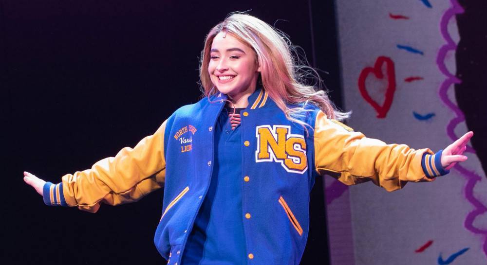 Wilson Theatre - Sabrina Carpenter Takes First Bow in 'Mean Girls' After Making Her Broadway Debut! - justjared.com - New York