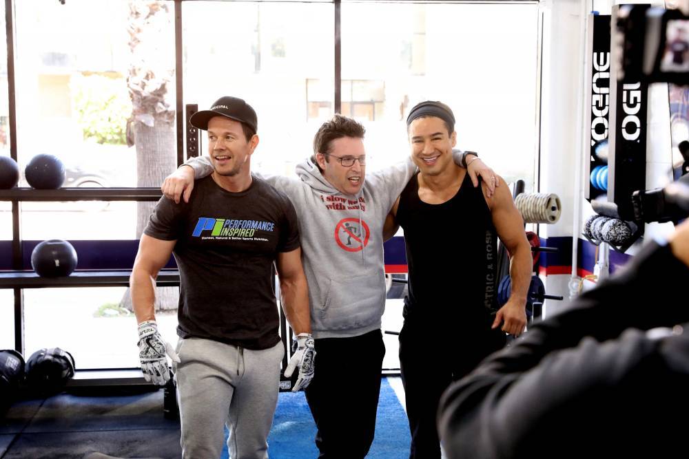‘Average Andy’ Joins Mark Wahlberg And Mario Lopez For An Extreme Workout - etcanada.com