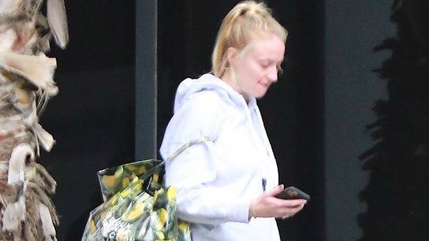 Sophie Turner Sports Baggy Sweatshirt No Makeup After Suspected ‘Babymoon With Joe Jonas - hollywoodlife.com - Los Angeles - Mexico
