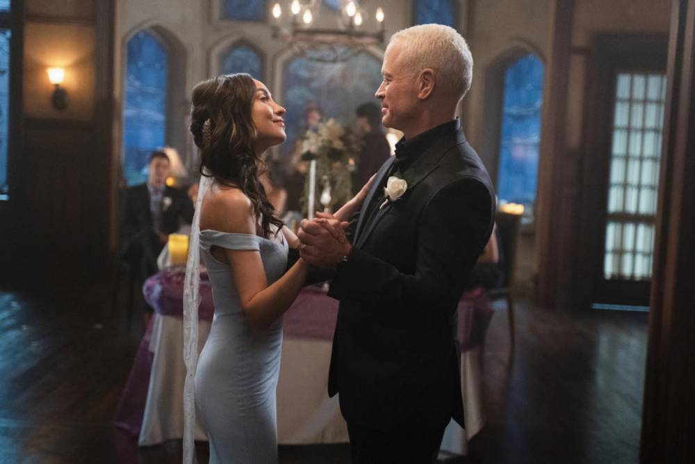 DC's Legends of Tomorrow's Courtney Ford Breaks Down That Ray and Nora Twist - www.tvguide.com