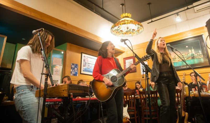 Watch HAIM’s immaculate, New York deli cover of Britney Spears’s “I’m Not A Girl, Not Yet A Woman” - thefader.com - New York - county Murray