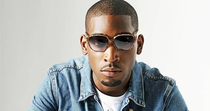Official Charts Flashback 2010: Tinie Tempah - Pass Out - www.officialcharts.com - Britain - London
