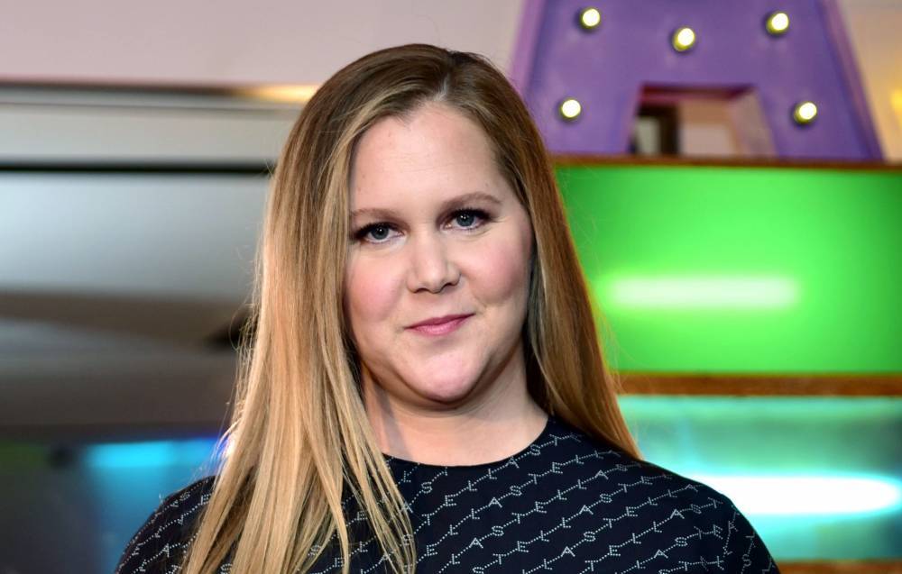 Amy Schumer Offers Her Modelling Services To Kim Kardashian’s SKIMS Line In Hilarious Instagram Post - etcanada.com