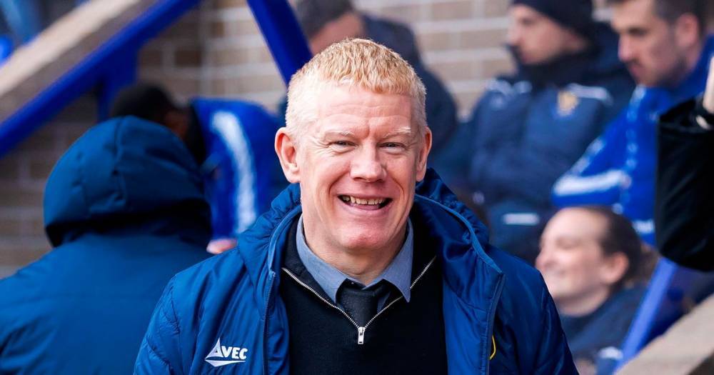 Livingston boss Gary Holt urges players to grab top six chance as they prepare to host Hearts - www.dailyrecord.co.uk - county Holt
