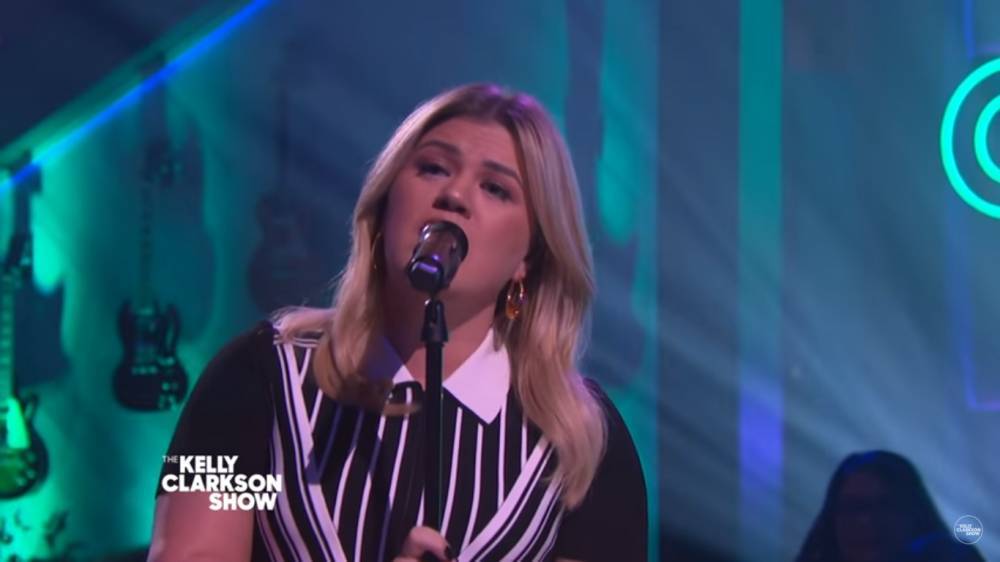 Kelly Clarkson Belts Out Stunning Version Of The Pretenders’ ‘I’ll Stand By You’ - etcanada.com
