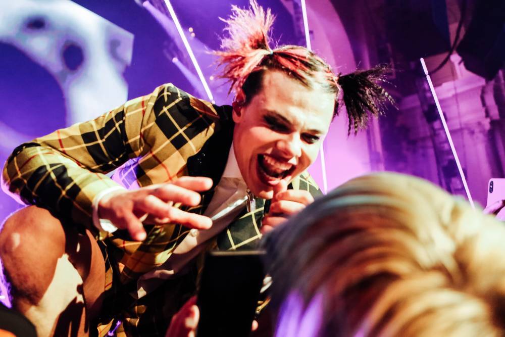 “Shit’s weird, keep calm and carry on”: Yungblud to live stream gig next week - www.nme.com